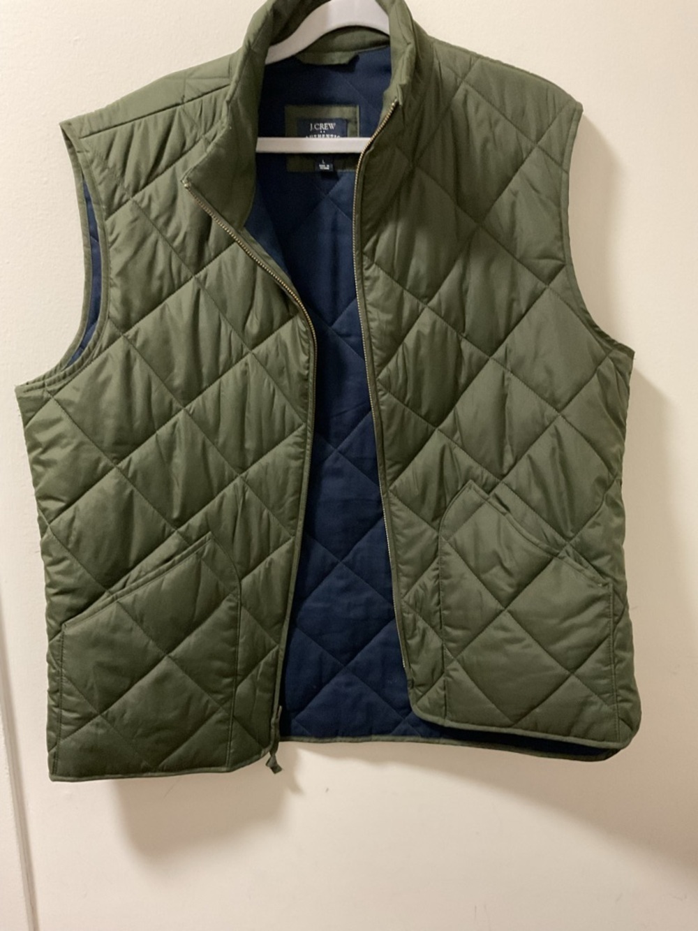 J. Crew Mens Walker Quilted Vest in Olive Green and Navy Blue. Size Large.